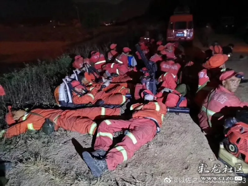 云南沙甸明火已扑灭致敬一夜未眠的消防战士