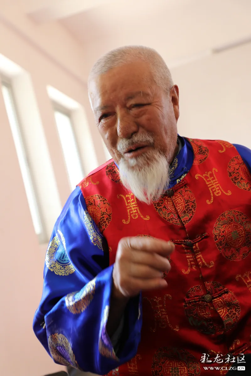 图为国家级非遗绕三灵传承人赵丕鼎老先生.