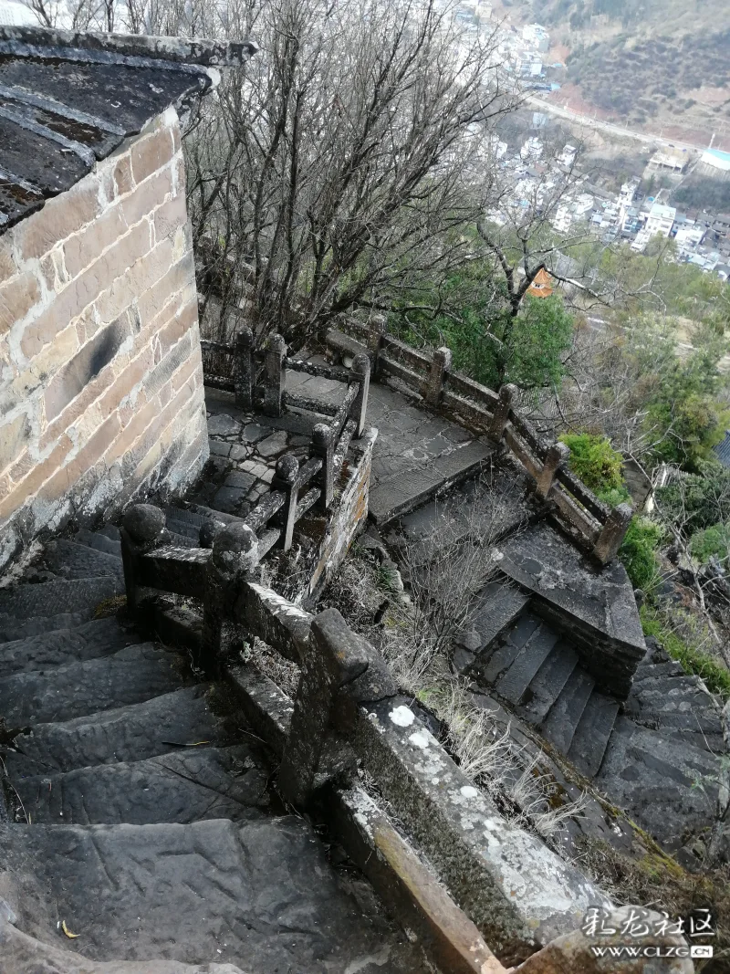 分享一组云南云龙虎头山古建筑