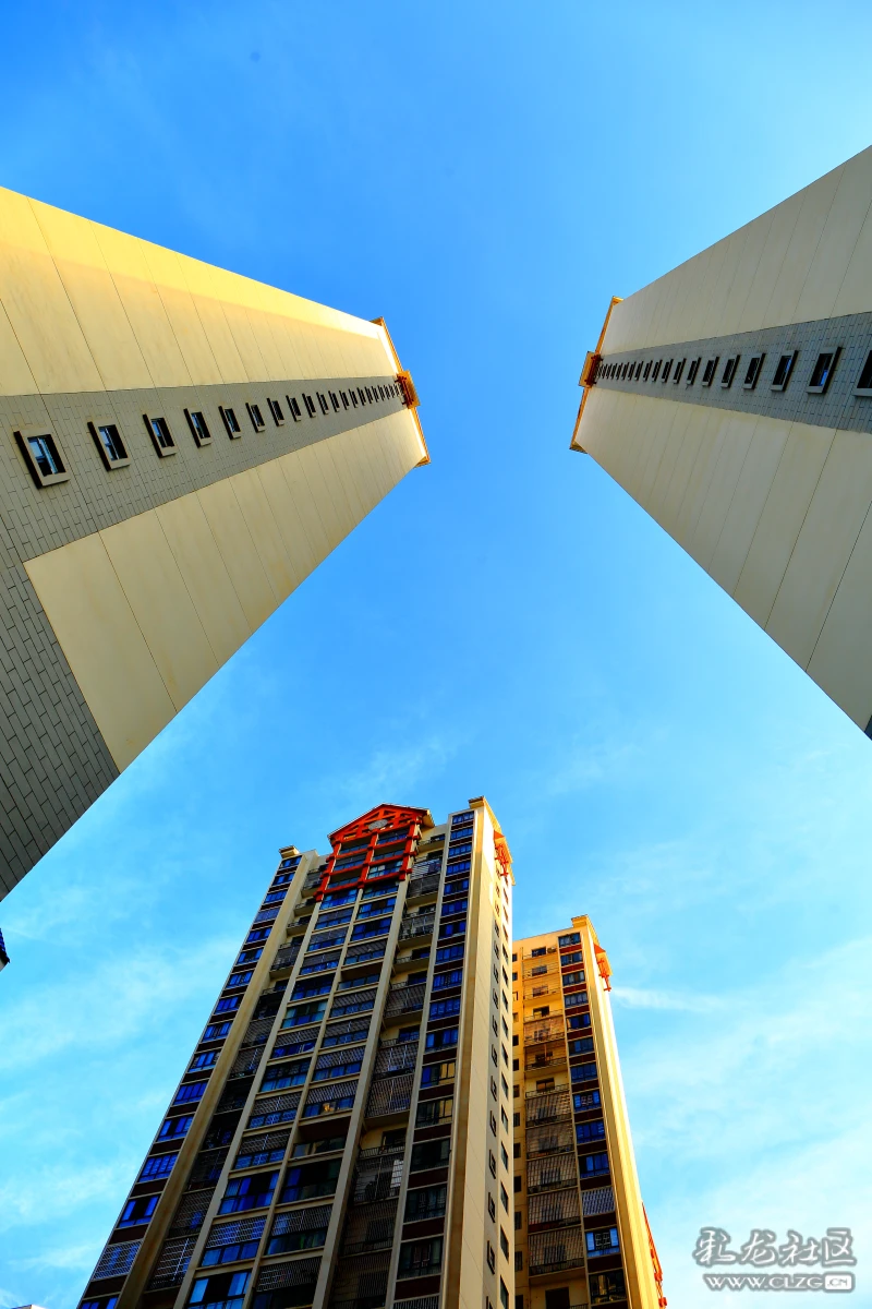 万丈高楼平地起,伟岸新姿入云霄!新楼平地起,建设树丰碑!