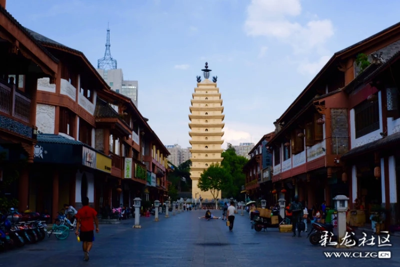 走在东寺街西寺巷