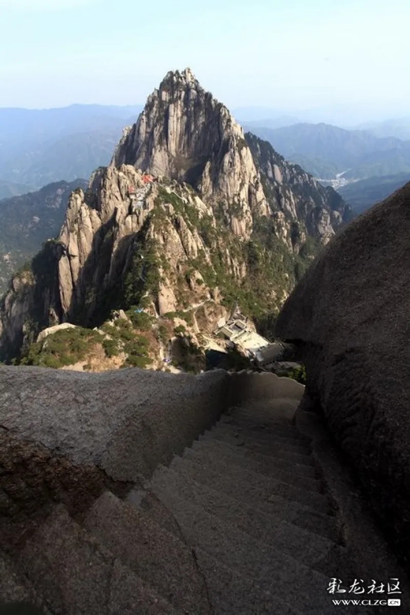 蓮花峰, 登頂黃山最高峰,一覽光明頂,天都峰,玉屏,天海等四周!