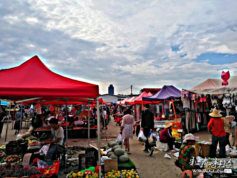 赶街一一人间烟火呈贡龙街