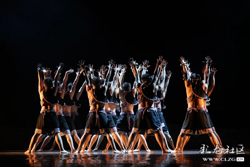 独龙族舞蹈诗《独龙·南青》,让你感受那一段段动听的独龙故事…-彩龙