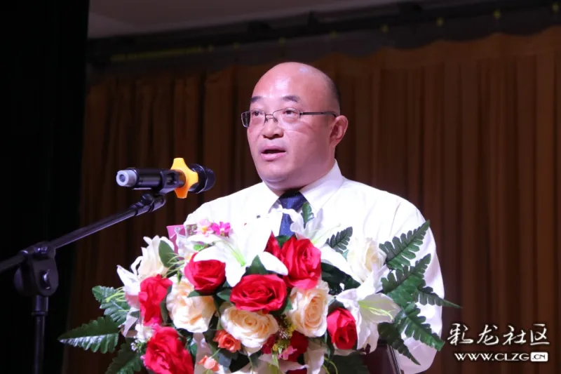 桑海勇校长办一所负责任的学校,要落实立德树人根本任务,赋予学生理想