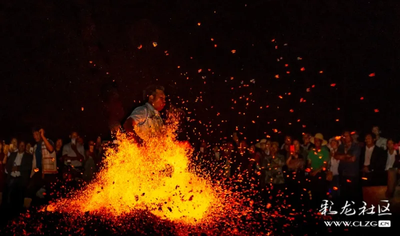 傈僳族刀杆节组照