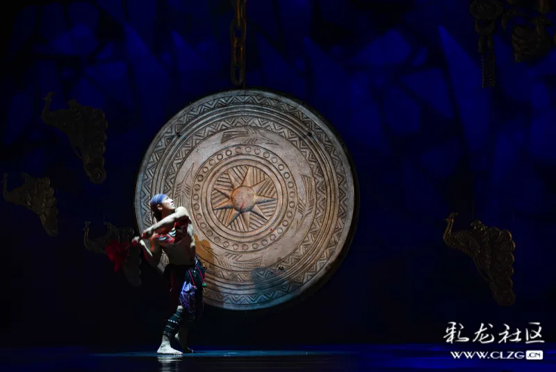 尽管是第三次看《云南映像》,三次孔雀舞的主演分别是: 杨丽萍, 杨舞