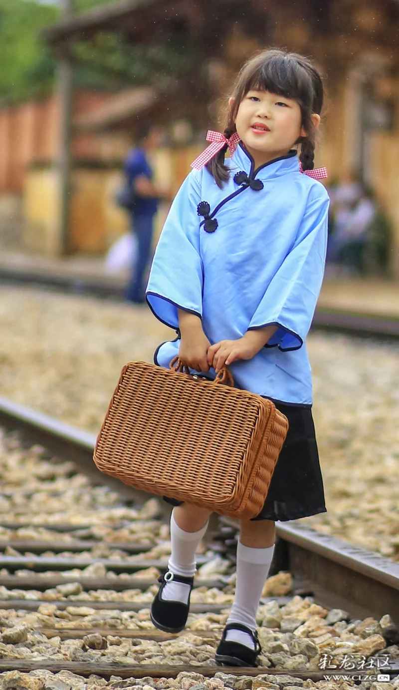 民国小妹妹你这是要出远门吗