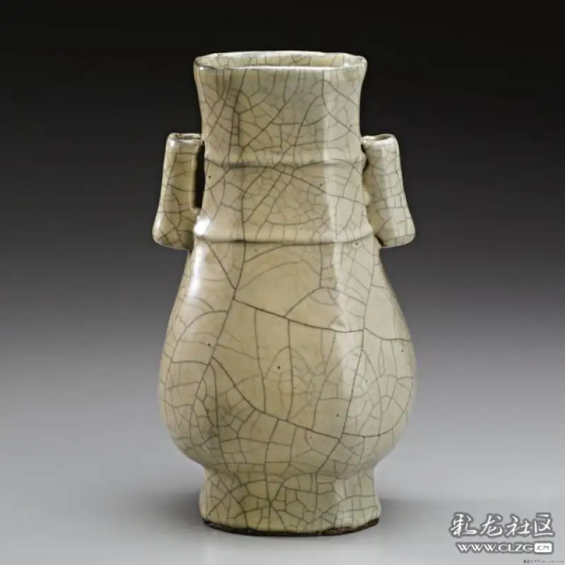 宋哥窑奶酪釉"贯耳壶"