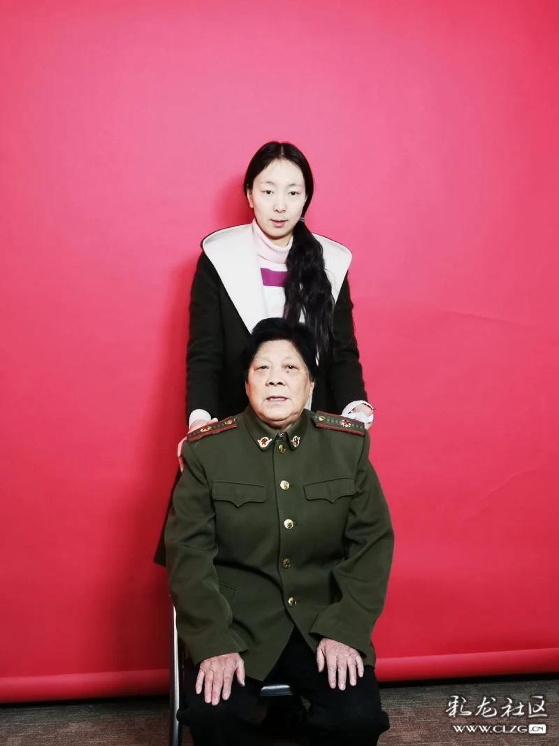 为退休老同志拍证件照