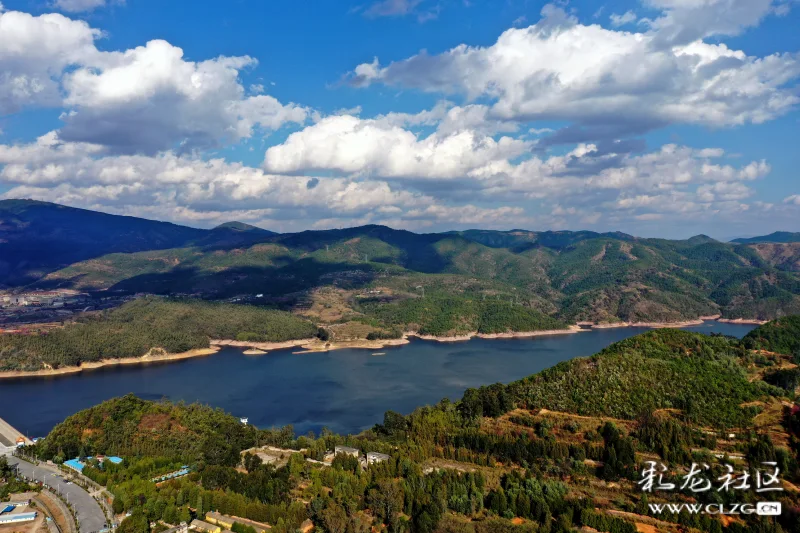 航拍玉溪红塔区聂耳音乐广场出水口瀑布公园东风水库