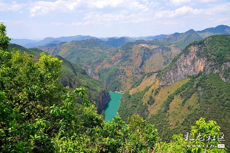 美丽乡村小新寨"猴爬岩"大峡谷欢迎您!