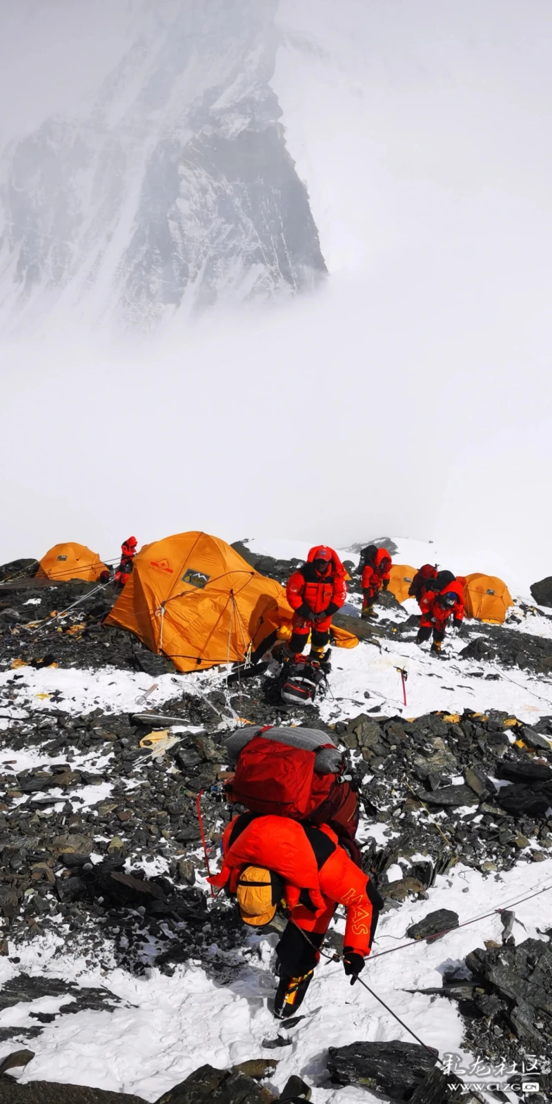 中国2020珠峰高程测量登山队登顶地球之巅珠穆朗玛峰新华社