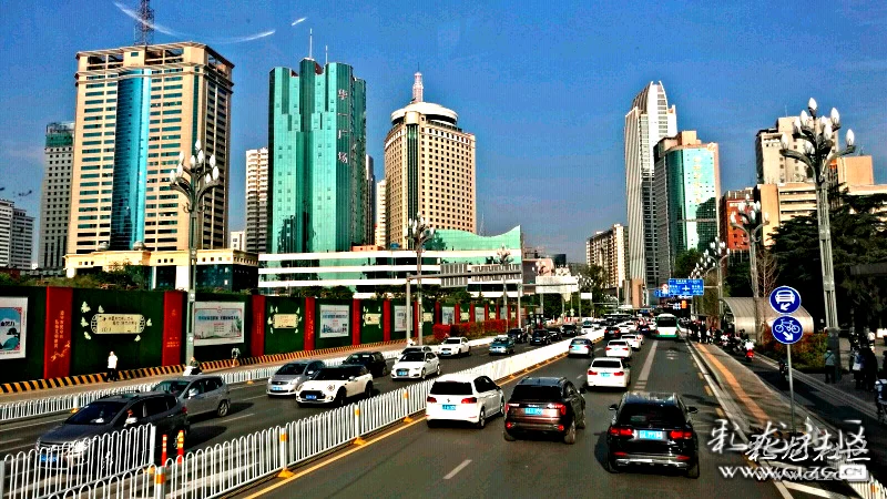 乘大巴逛春城身边的小康之东风路扫描