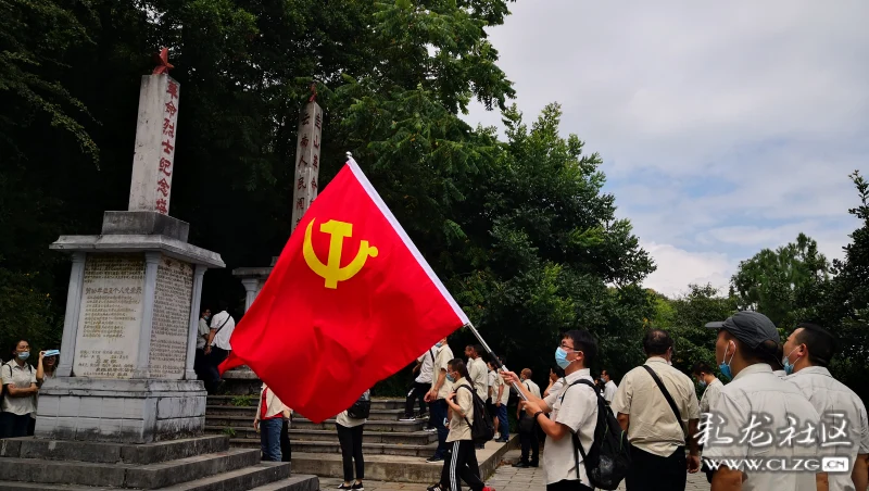 党旗飘扬在圭山边纵烈士陵园