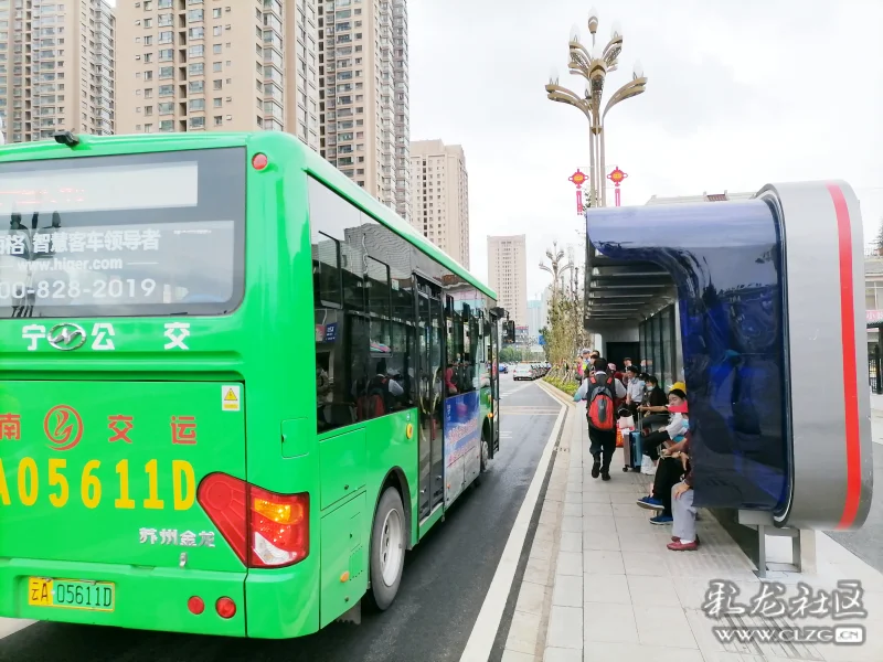 安宁智慧公交站台又现城市风景线