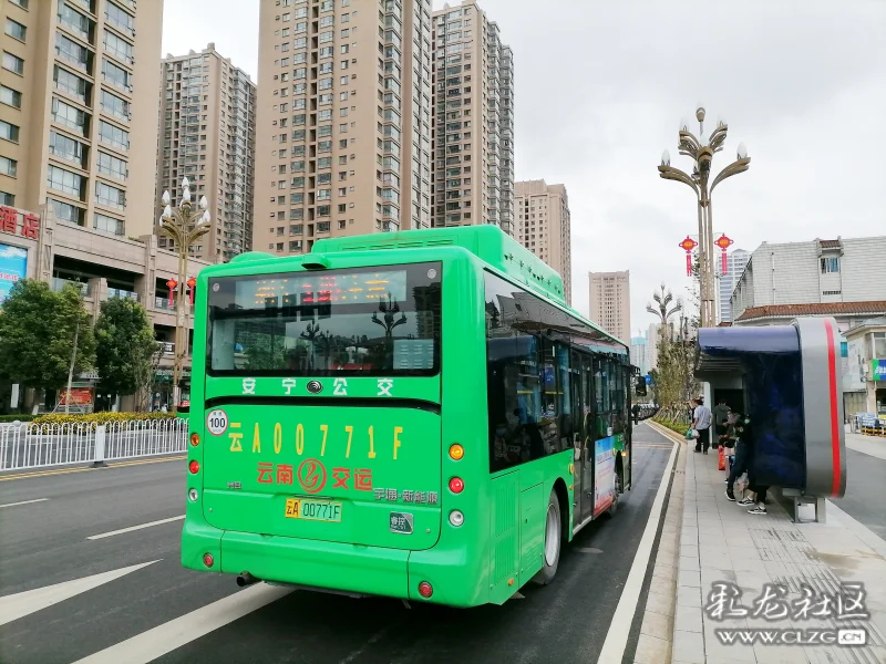 安宁智慧公交站台又现城市风景线