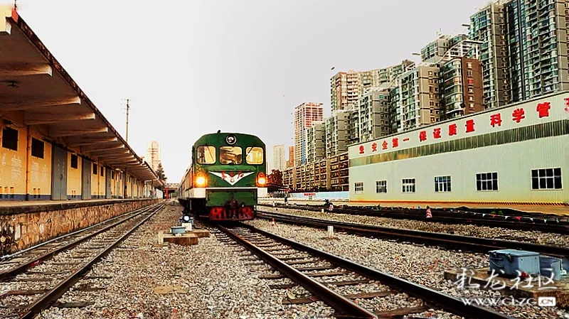 02:04 此图片摘自中铁四局城轨分公司简报 火车北站,是 地下四层岛式