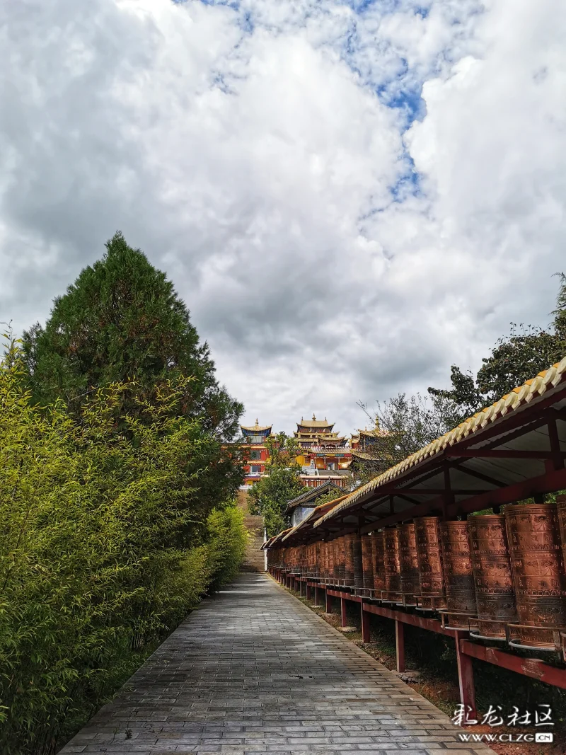 拉市海畔指云寺