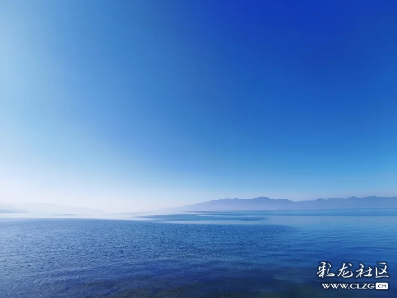 蓝蓝的天空,清清的湖水