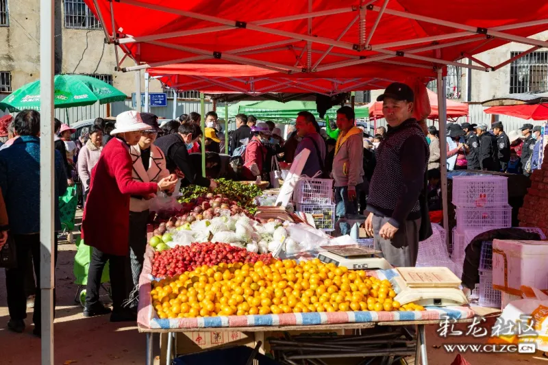 热闹拥挤的呈贡龙街b
