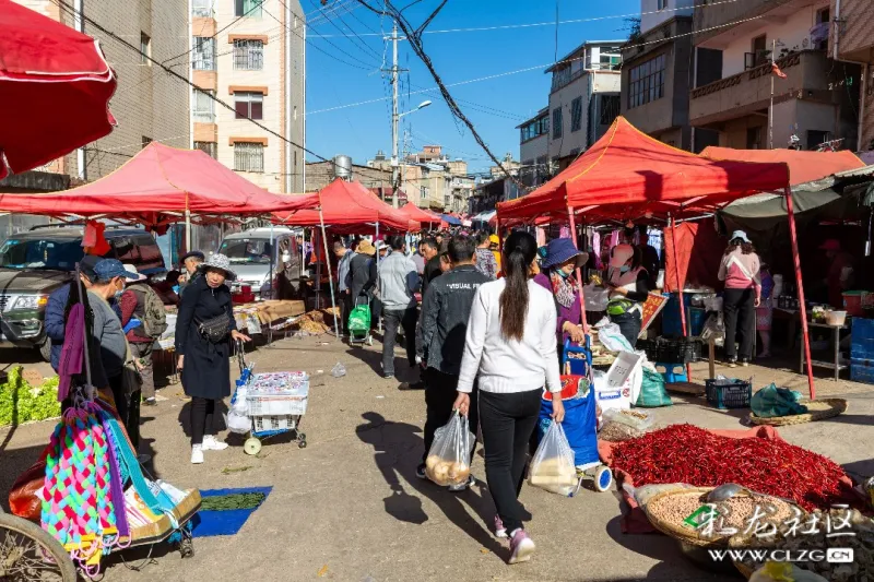 热闹拥挤的呈贡龙街b