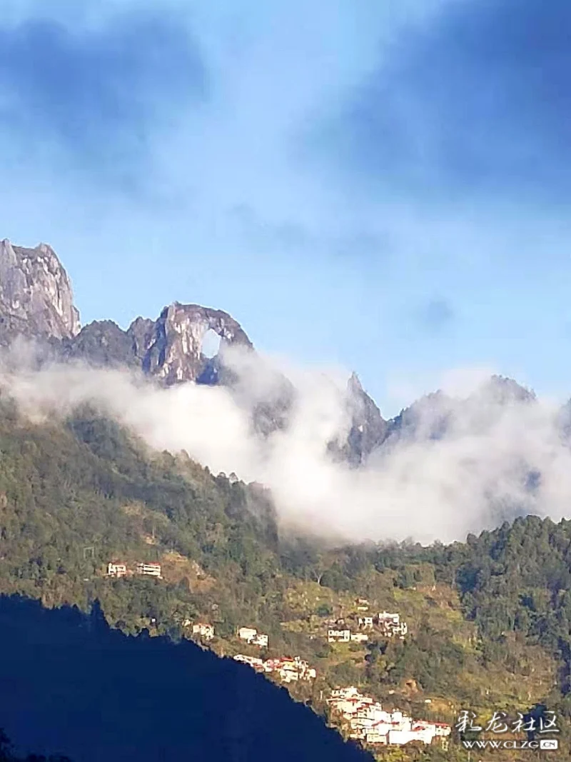 云雾中的亚哈巴