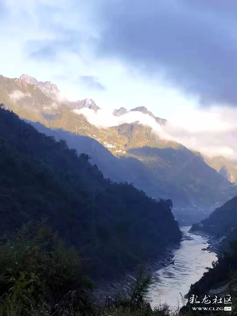 云雾中的亚哈巴