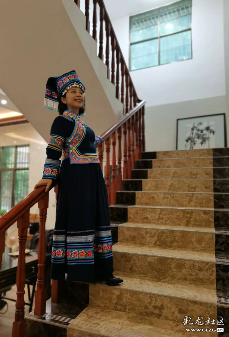 富宁少数民族时装1壮族蓝色女装