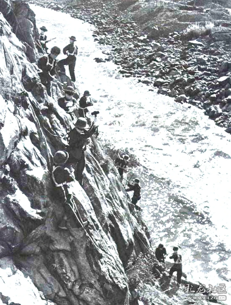 援老抗美老兵祝贺老挝有了首条高速公路