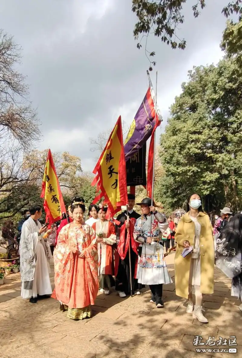 汉服是中华民族的传统服饰的代表之一.