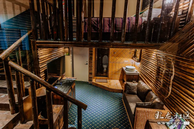 昆明有这样一家民宿 大量使用木,石,竹等原生态材料 甚至把傣族竹楼