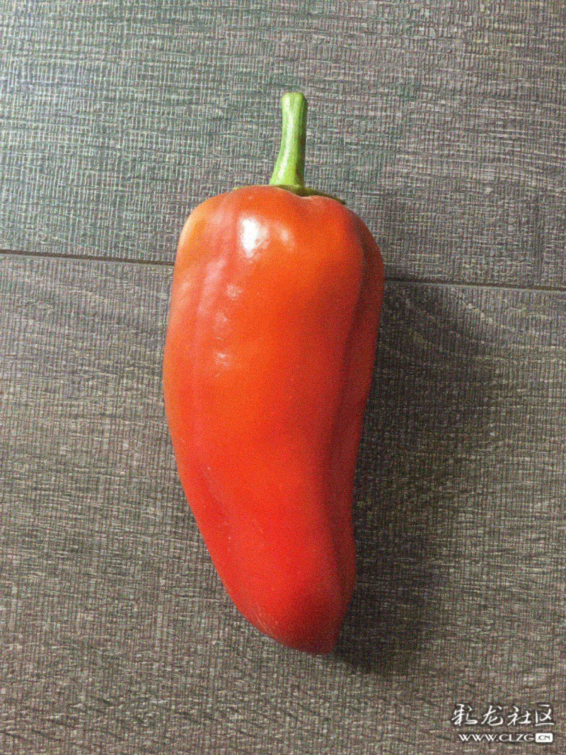 刚才在家门口的超市买了一小点菜感觉人民币贬值了大红椒179元一公斤