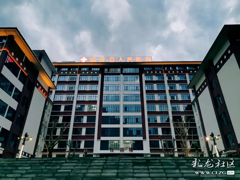 漂亮的福贡县人民医院当地的柴火鸡,这一锅290元有点小贵…炫丽的怒江