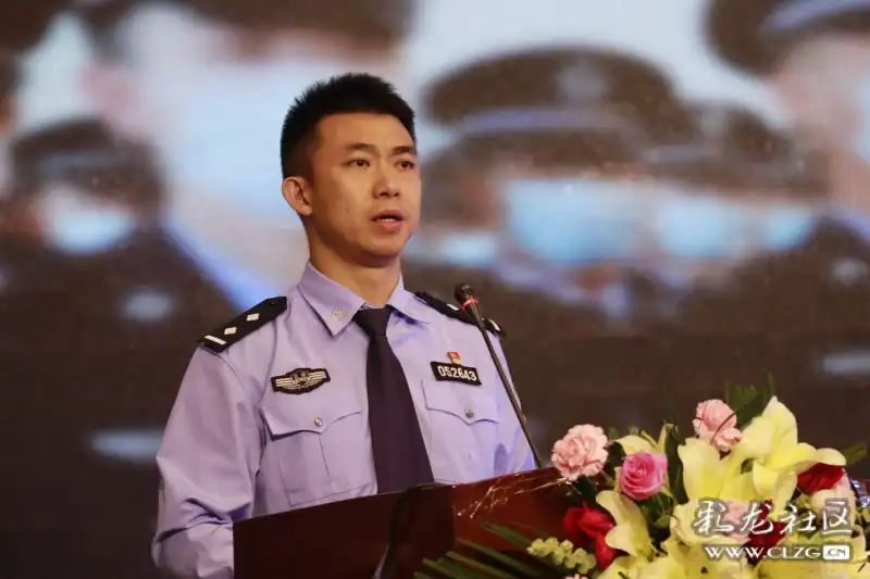 忠诚卫士一一云岭楷模张从顺张子权同志先进事迹报告会有感雪山雄鹰