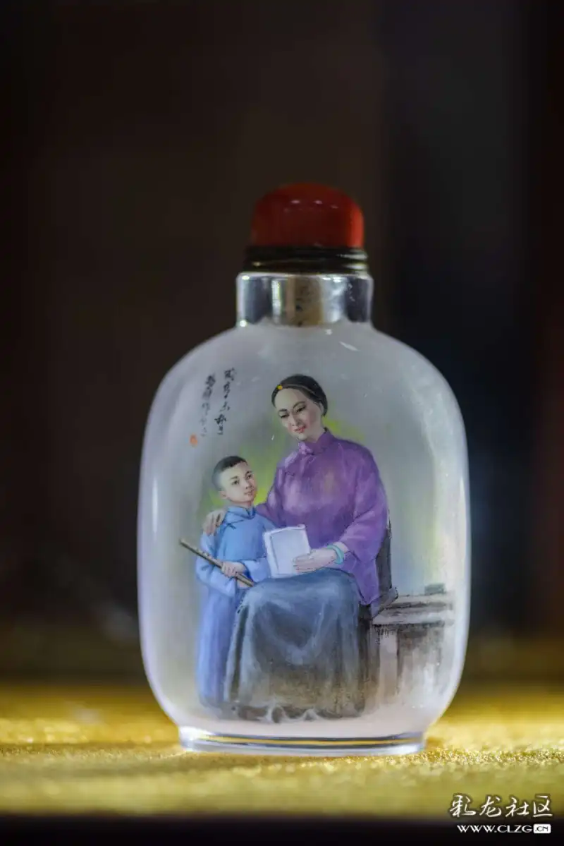 探访滇派内画大师孙鸿雁