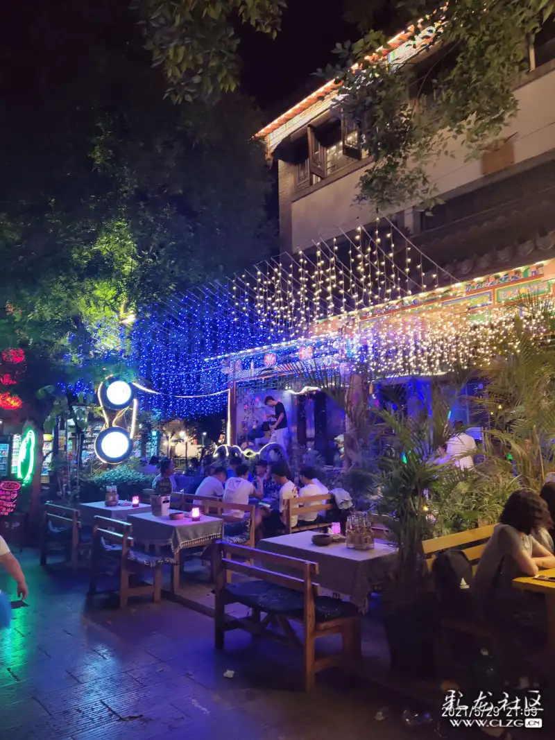 夏夜楚雄彝人古镇-彩龙社区