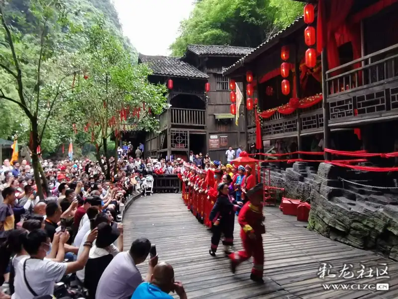 三峡人家看土家族民俗表演