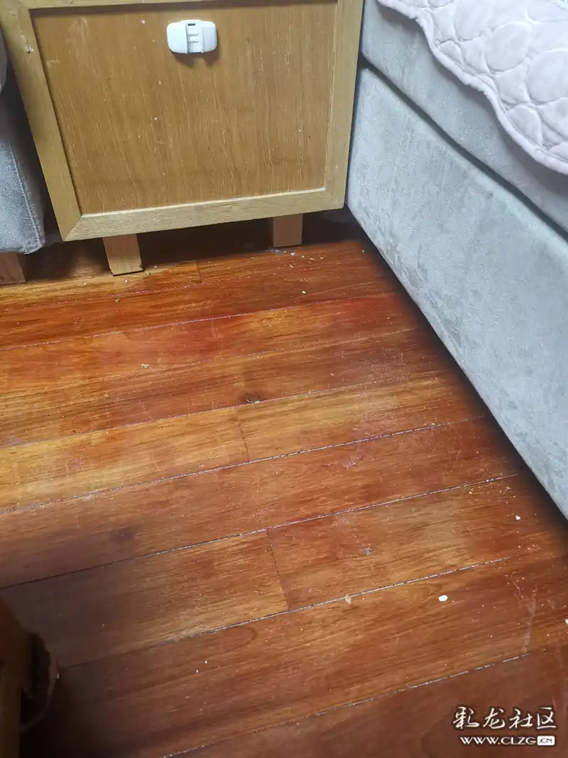 木地板磨损一罐水性清漆搞定
