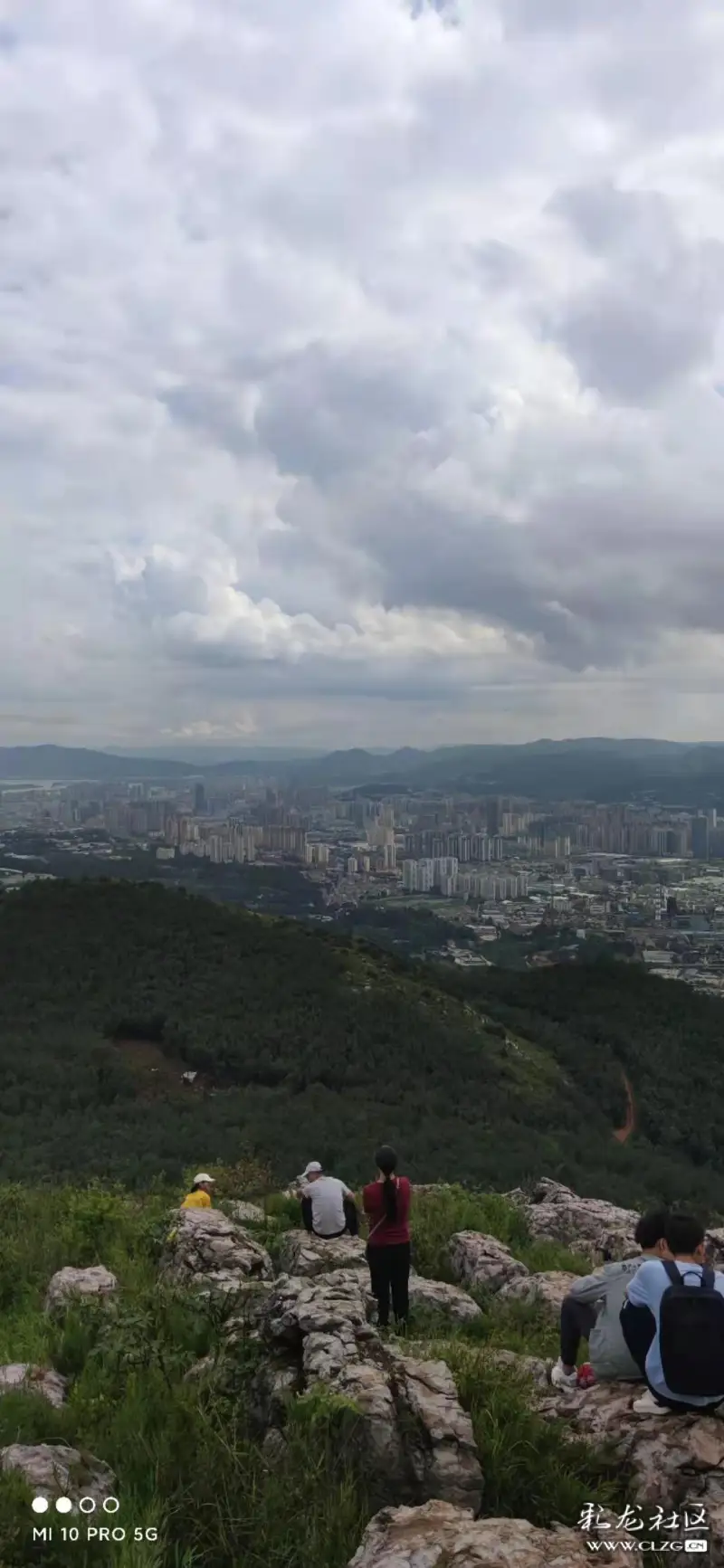 登昆明长虫山