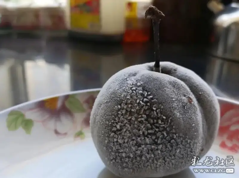 冻梨一个让东北人欲罢不能的冰水果