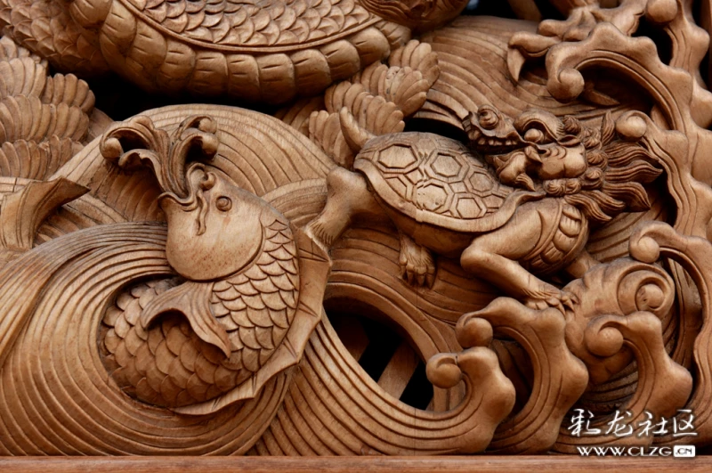 剑川木匠擅长雕刻房屋门窗,以龙凤,动物,花鸟鱼虫为主,剑川木雕于2019