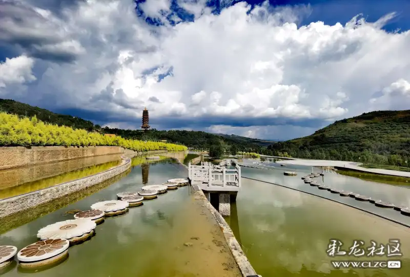 弥勒锦屏山五彩云池
