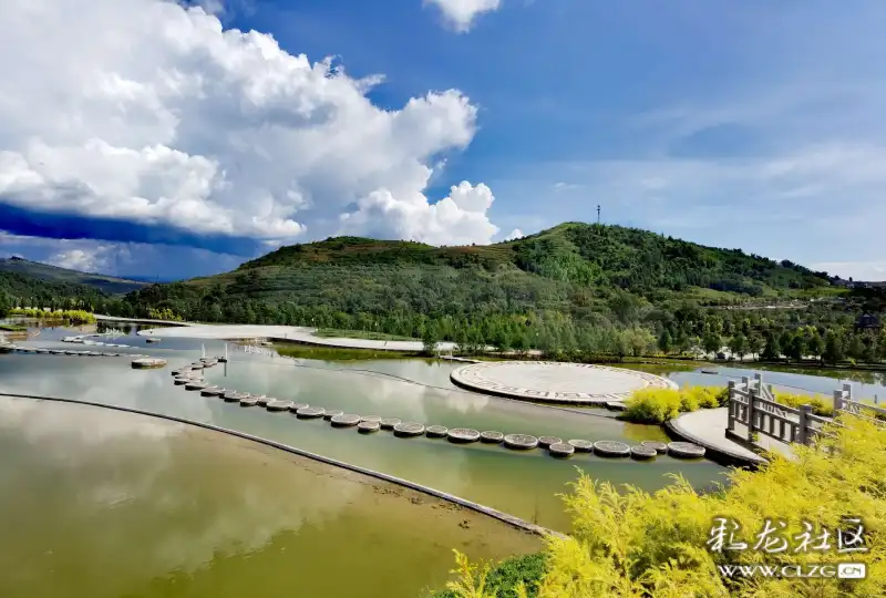 弥勒锦屏山五彩云池