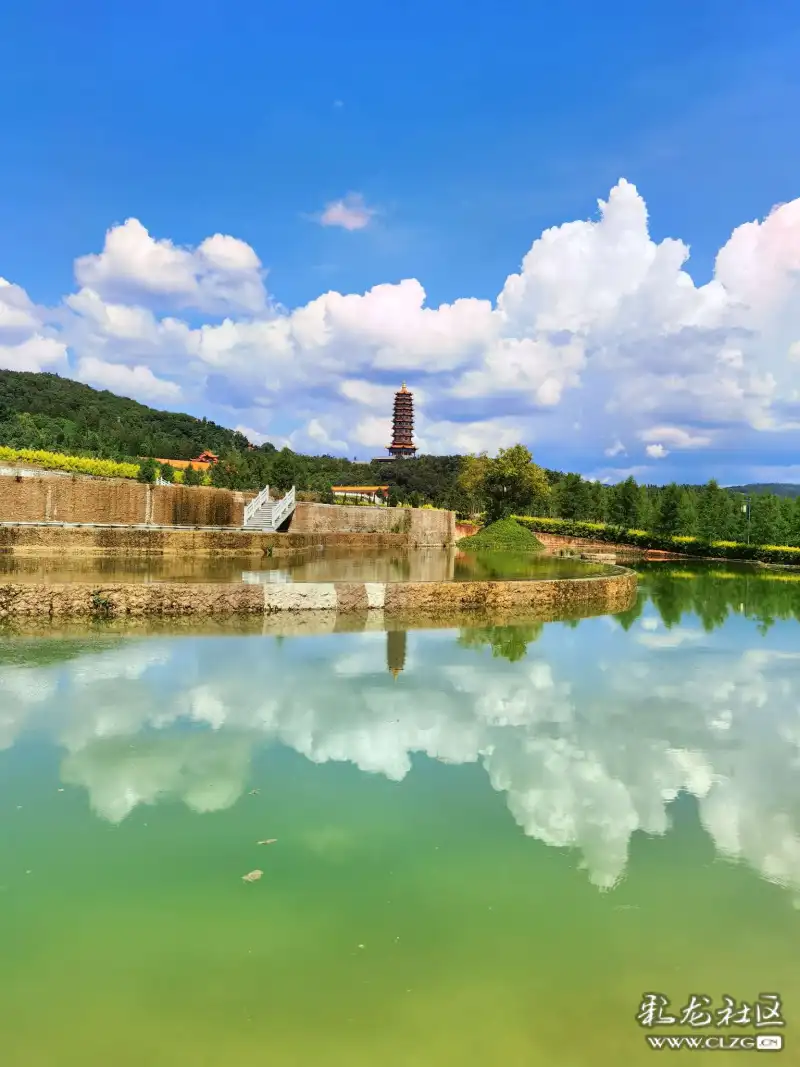 弥勒锦屏山五彩云池