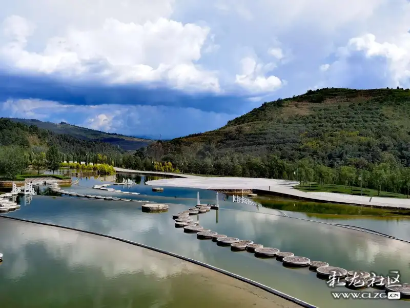 弥勒锦屏山五彩云池