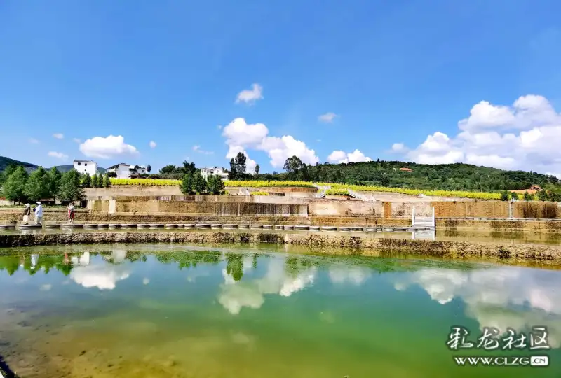 弥勒锦屏山五彩云池