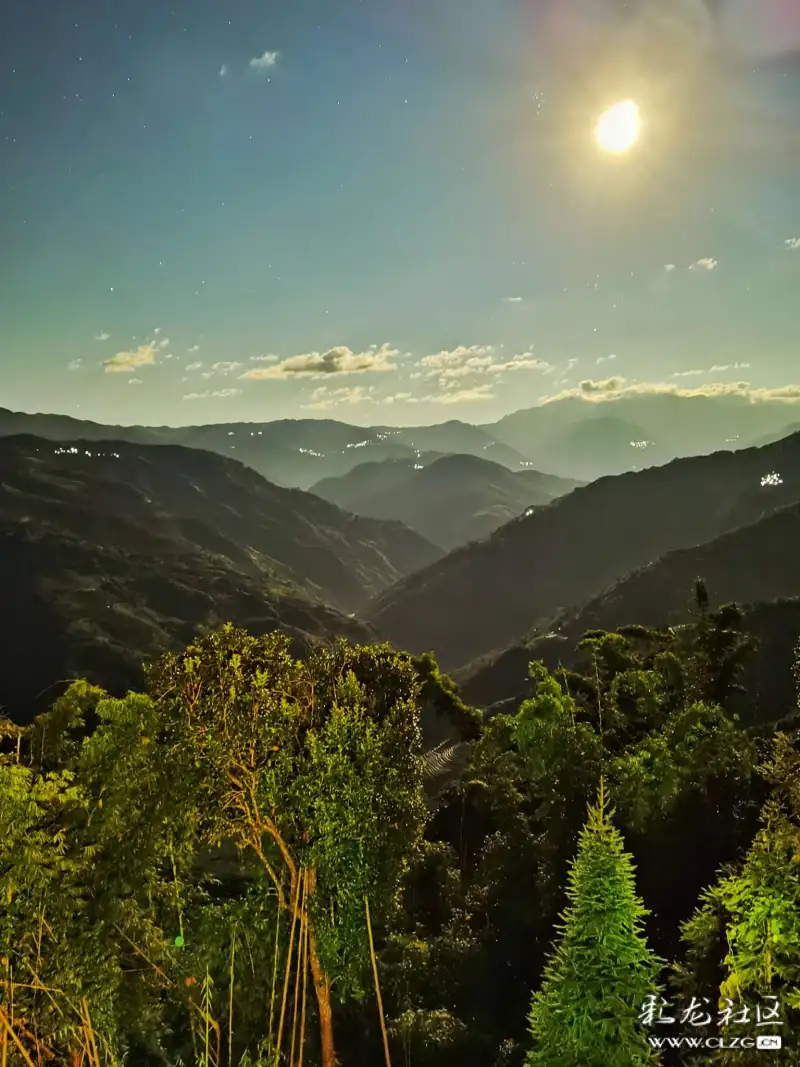 美丽的哈呢山寨这里是元阳县俄扎乡普甲村龙卜寨这里风景很美丽