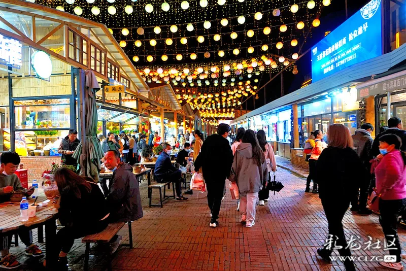 玉溪青花街夜色的韵味