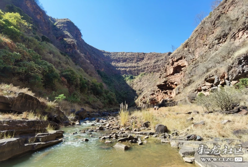 永仁龙虎峡位于永仁县城东南永定河下游9公里,是滇西北有名的大峡谷之